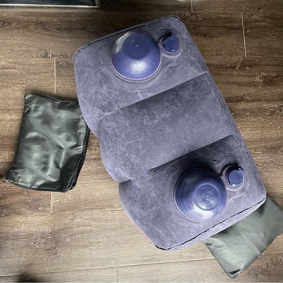 Bundle of 2 Travel Neck Pillows and 2 Inflatable Foot Rest - Picture 11 of 15